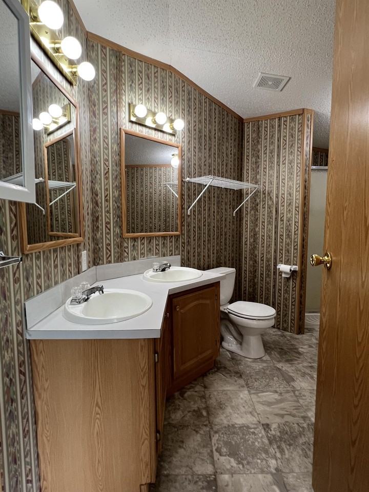 523 NE State Rt 13 - Photo 5 of 21