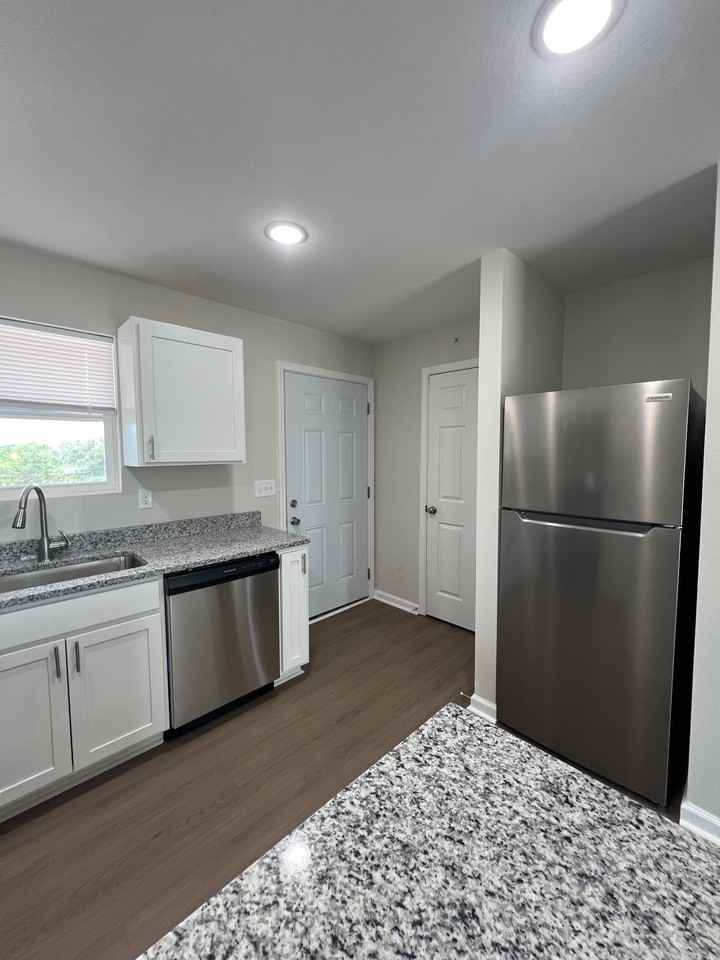 1106 South Mitchell Street - Photo 4 of 8