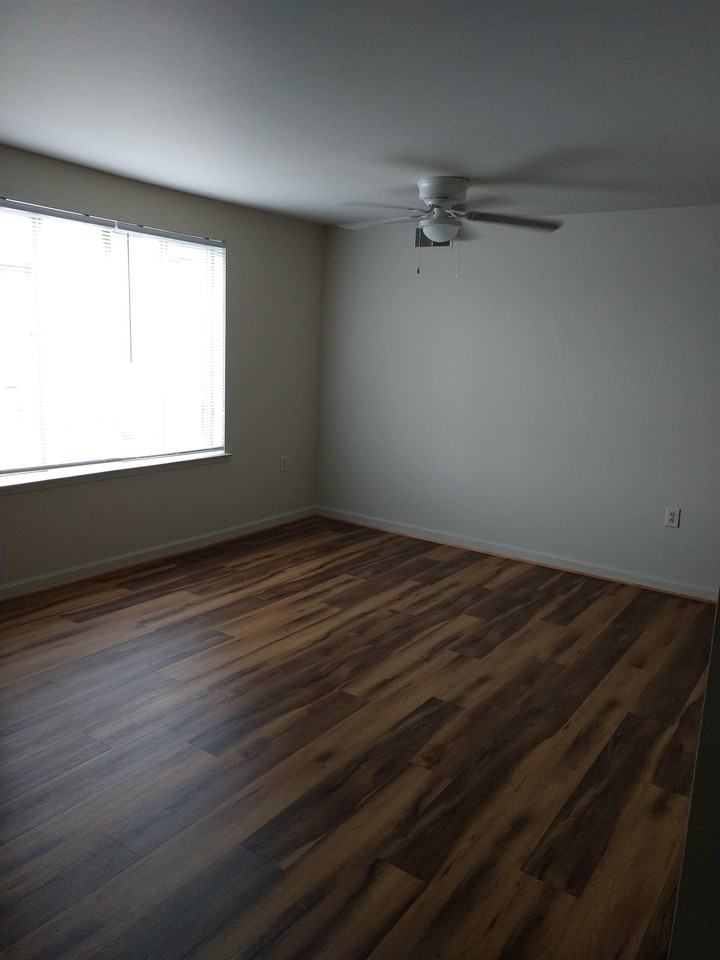 225 Chalmers Court 2A - Photo 2 of 15