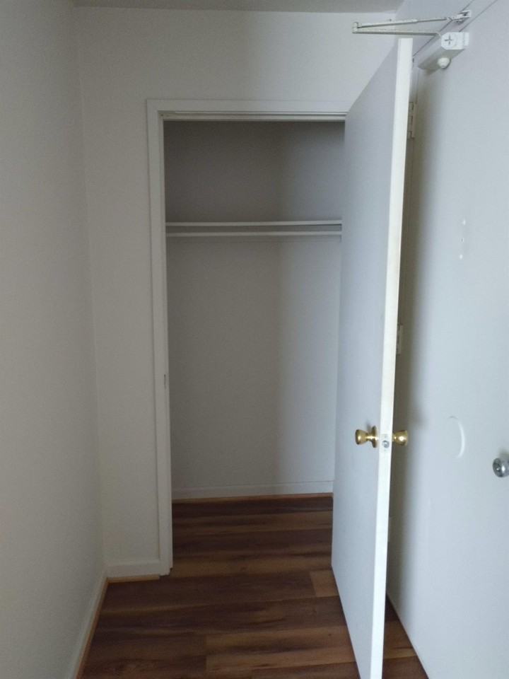 225 Chalmers Court 2A - Photo 4 of 15