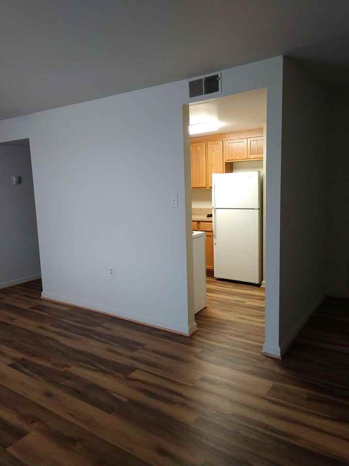 225 Chalmers Court 2A - Photo 5 of 15