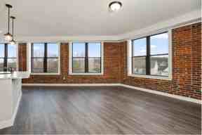 685 Lawrence St - Photo 6 of 9