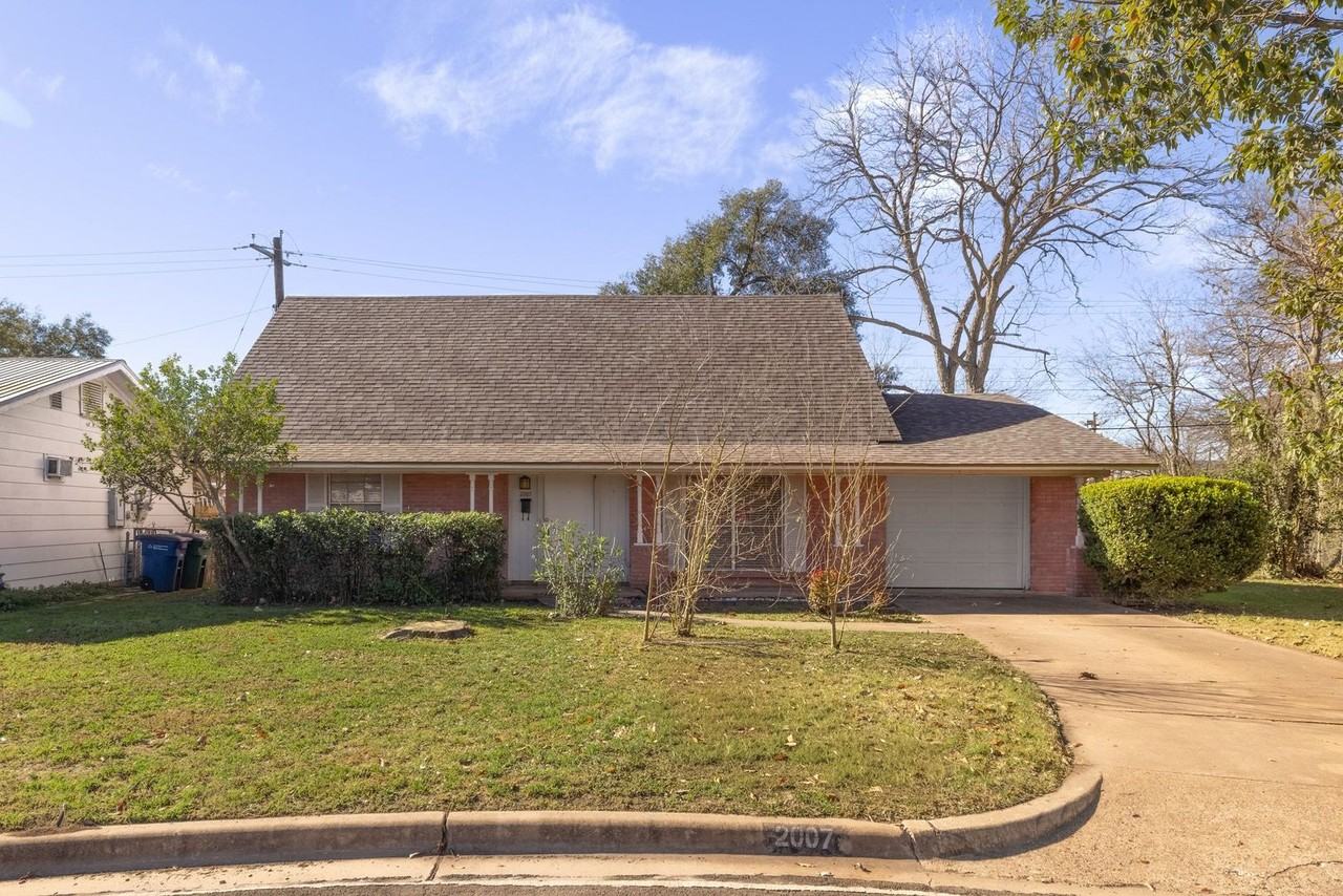 2007 Burbank St - Photo 2 of 29