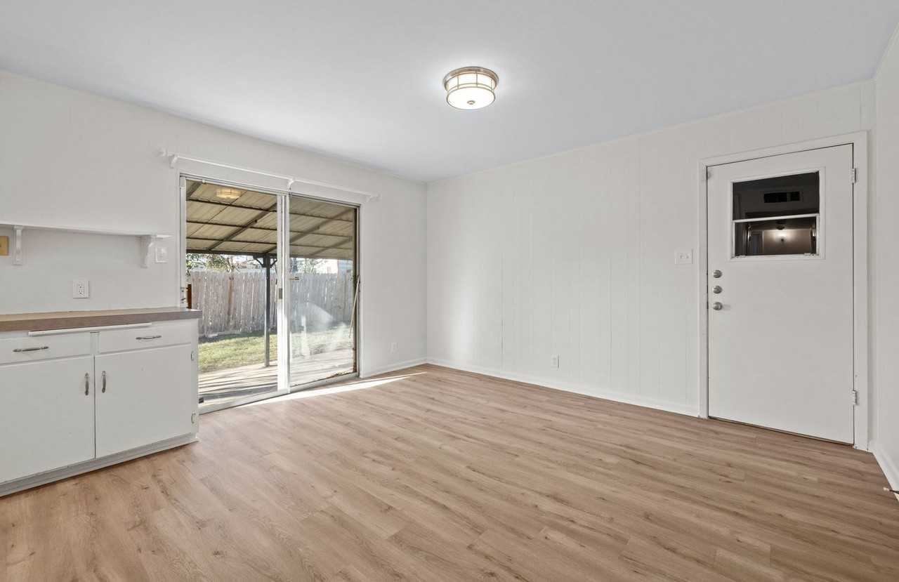 2007 Burbank St - Photo 6 of 29