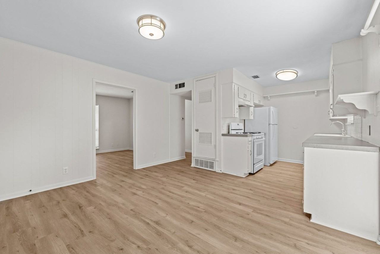 2007 Burbank St - Photo 7 of 29