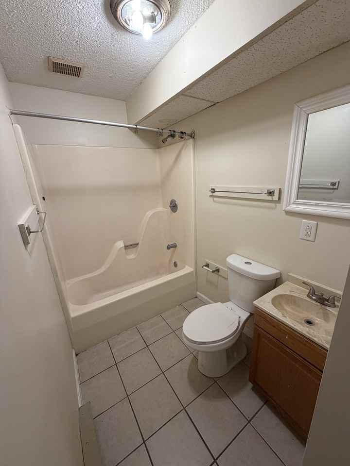 302 S Marshall St 2 - Photo 5 of 7