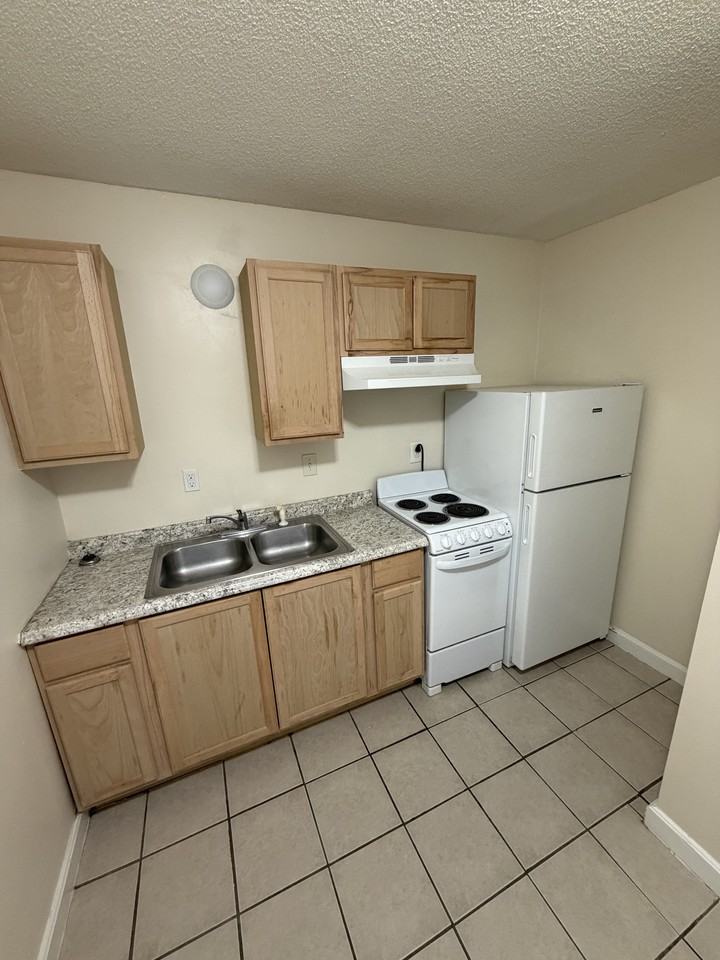 302 S Marshall St 2 - Photo 6 of 7