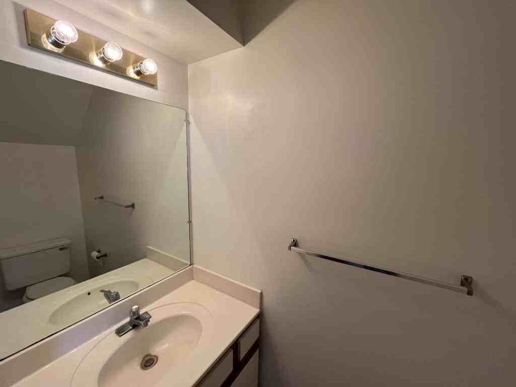 3320 Bridges Street Apt 4 - Photo 5 of 8