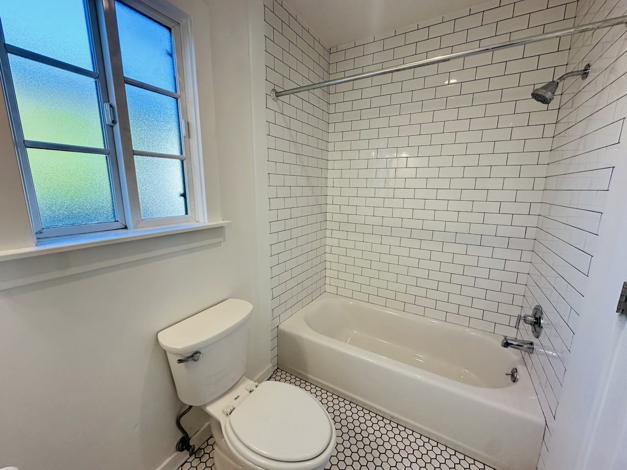 16 West Mission Street - Photo 2 of 11