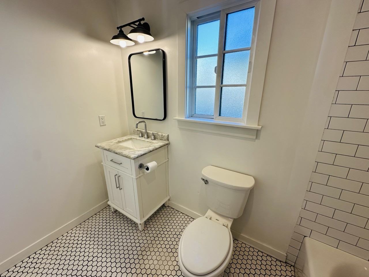 16 West Mission Street - Photo 3 of 11