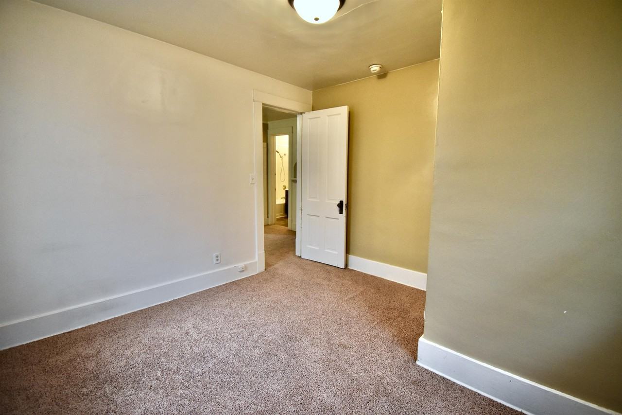 1226-10 - Photo 6 of 16