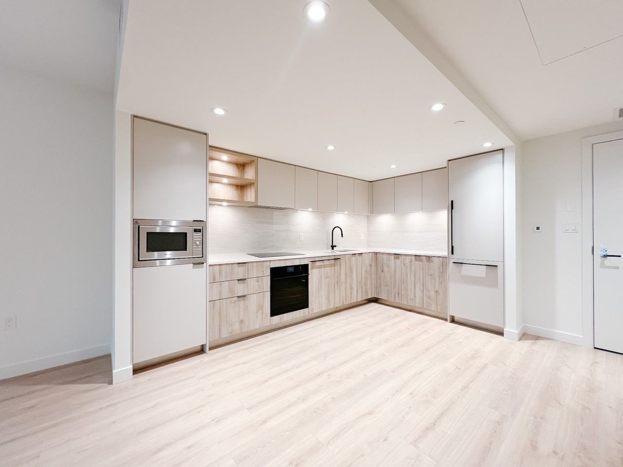 755 Harbourside Drive #402 - Photo 4 of 31