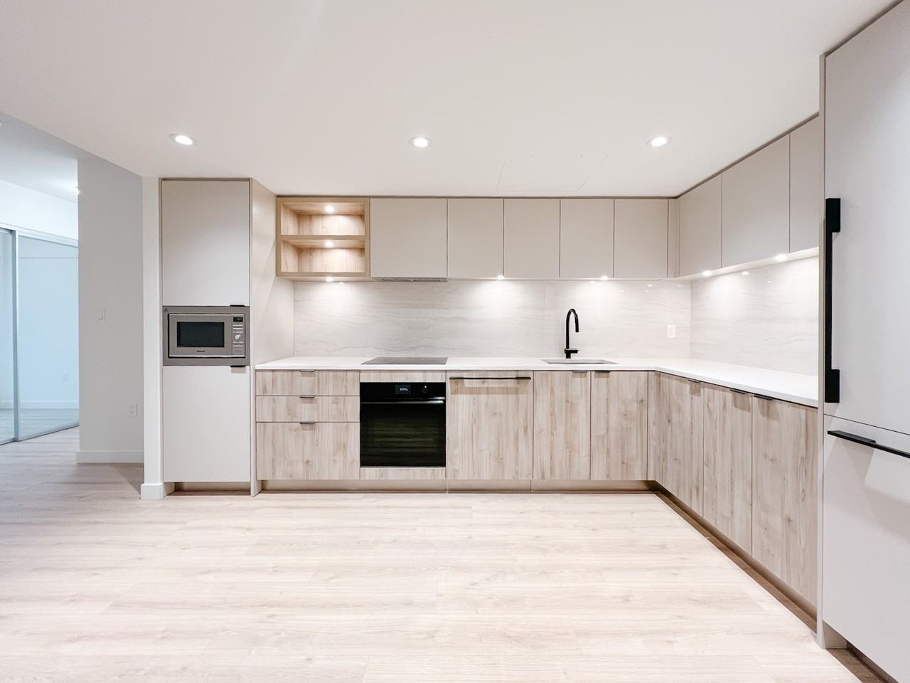 755 Harbourside Drive #402 - Photo 5 of 31