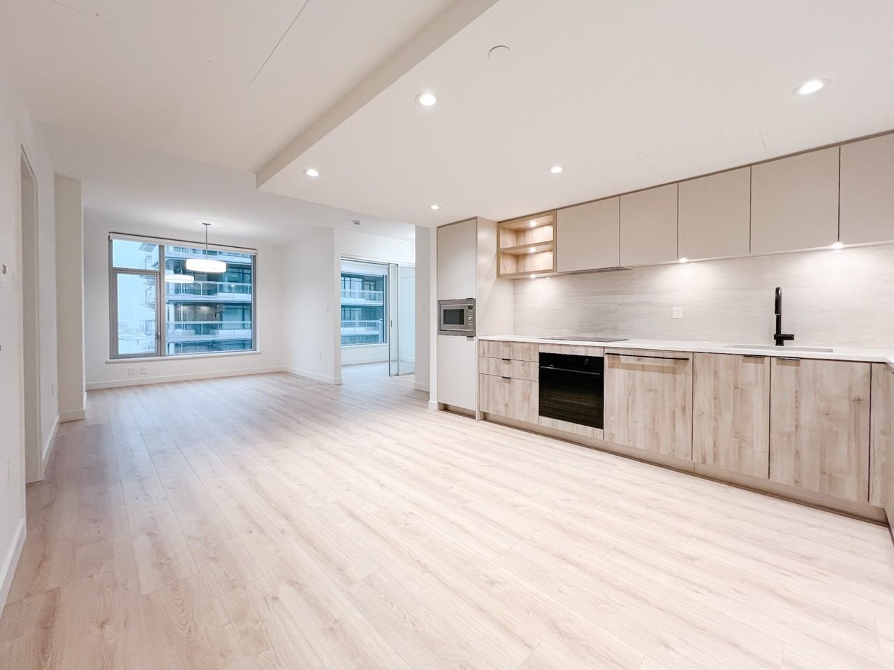 755 Harbourside Drive #402 - Photo 2 of 31