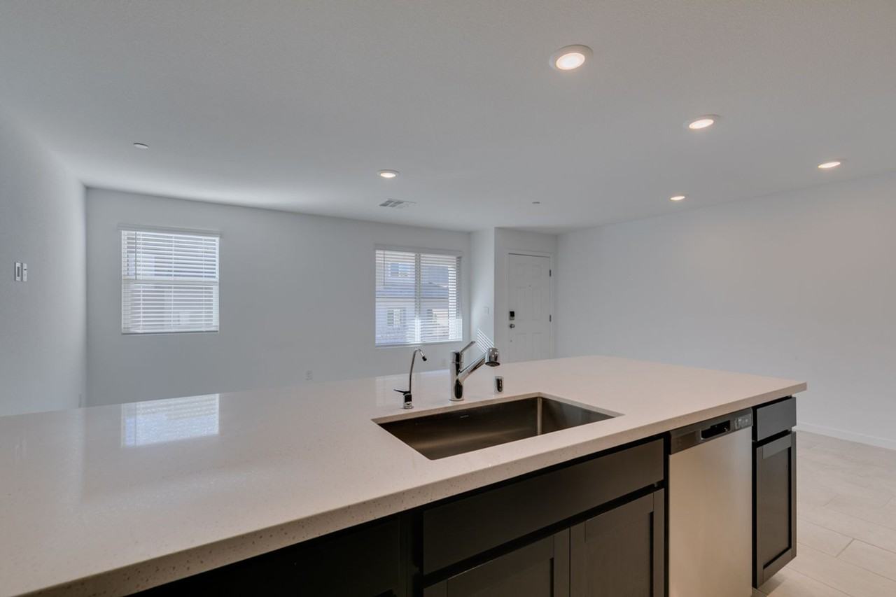 10777 Paget Ct - Photo 2 of 41