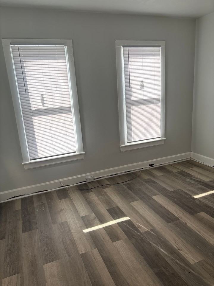 419 S Bartlett St - Photo 3 of 17