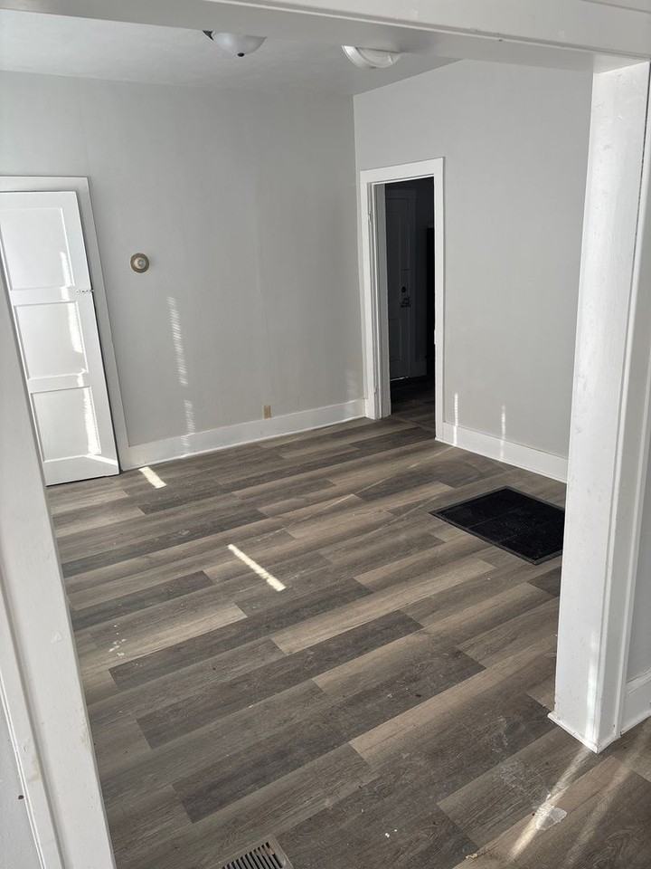 419 S Bartlett St - Photo 4 of 17