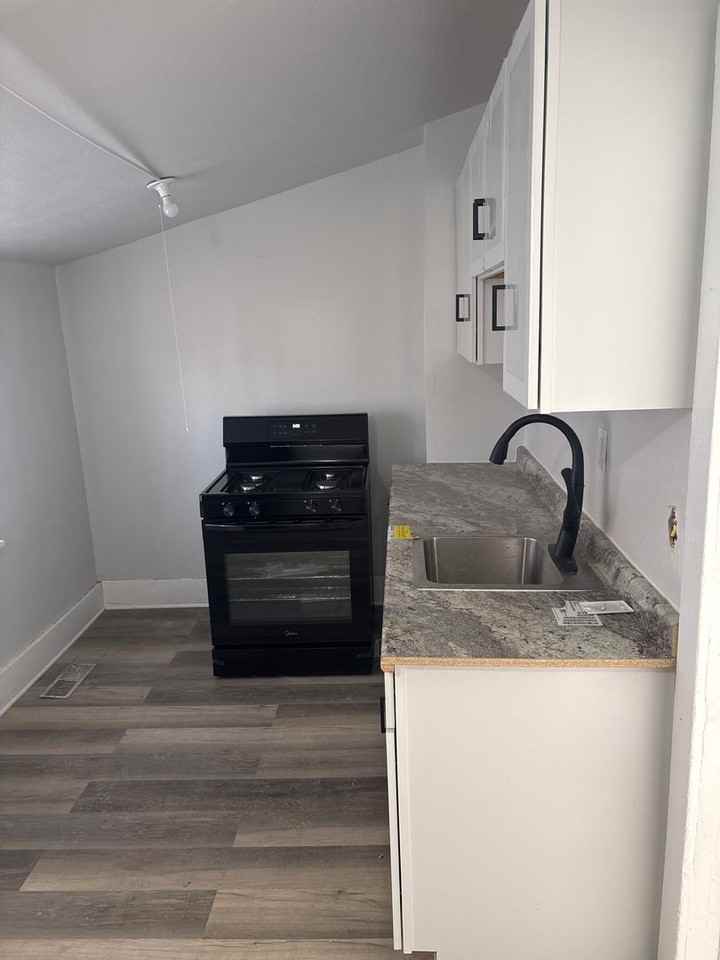 419 S Bartlett St - Photo 6 of 17