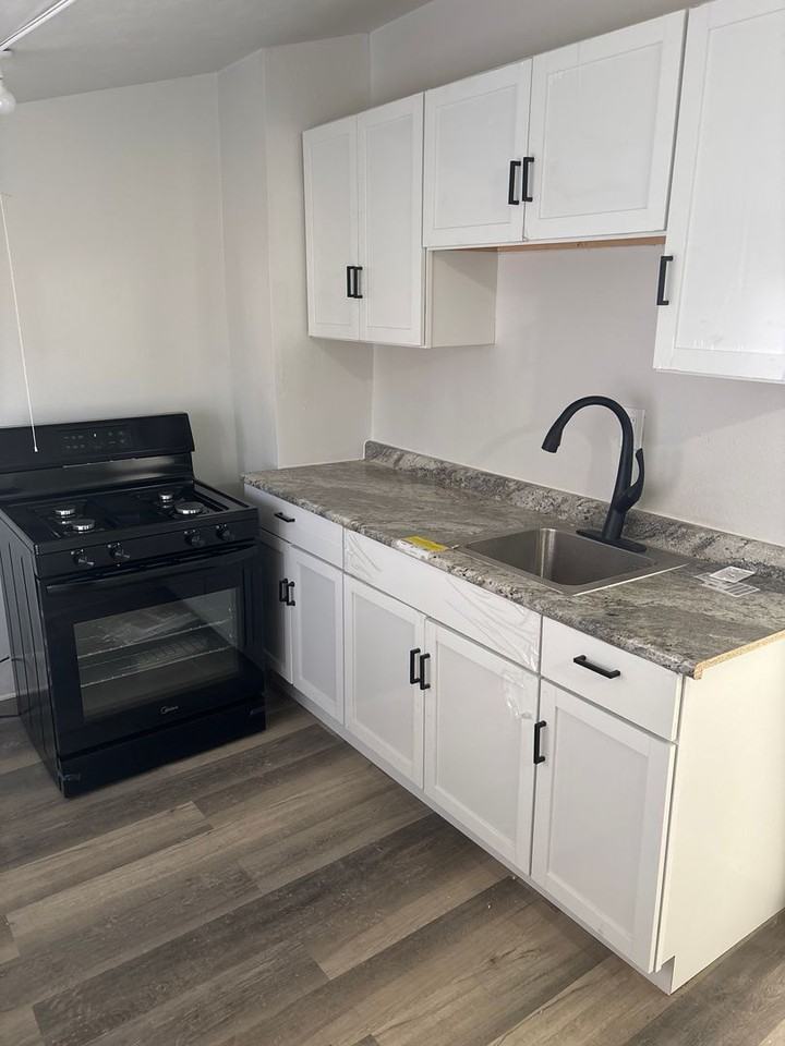 419 S Bartlett St - Photo 7 of 17