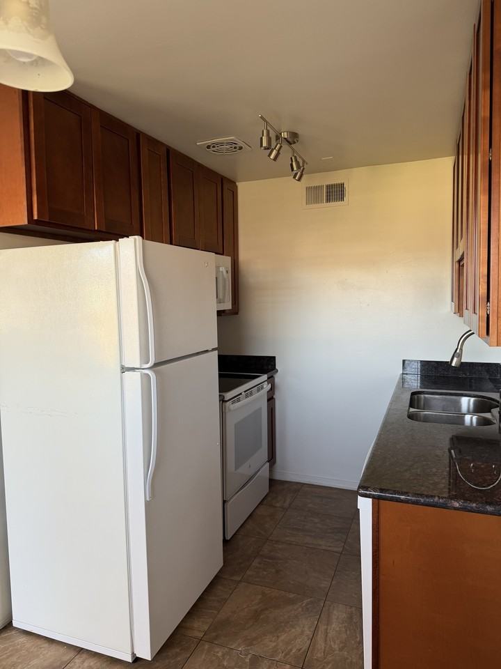 7001 East Wilshire Drive - Photo 2 of 25