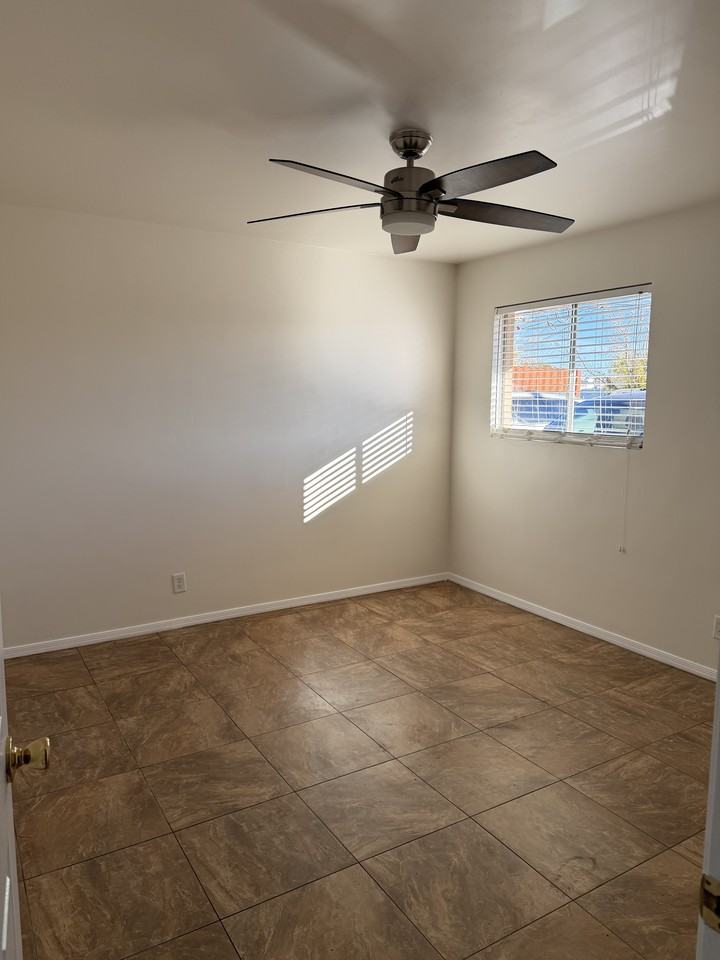 7001 East Wilshire Drive - Photo 5 of 25