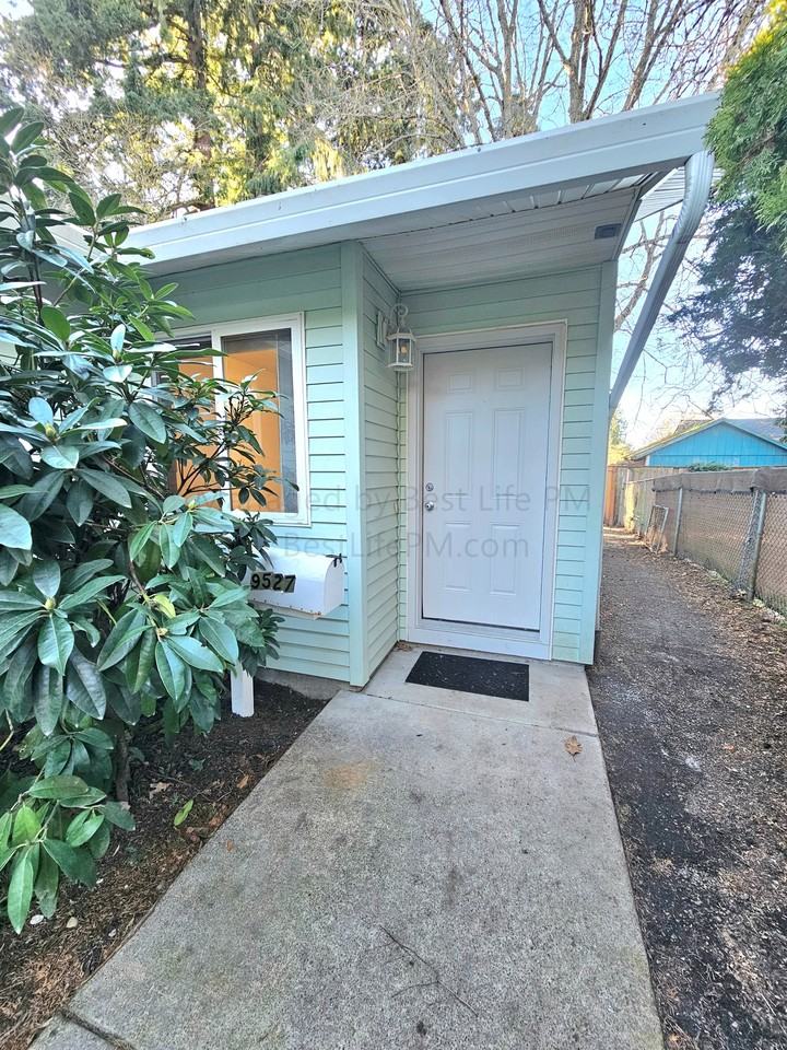 9527 Southeast 32nd Avenue Duplex (10042) - Photo 2 of 24