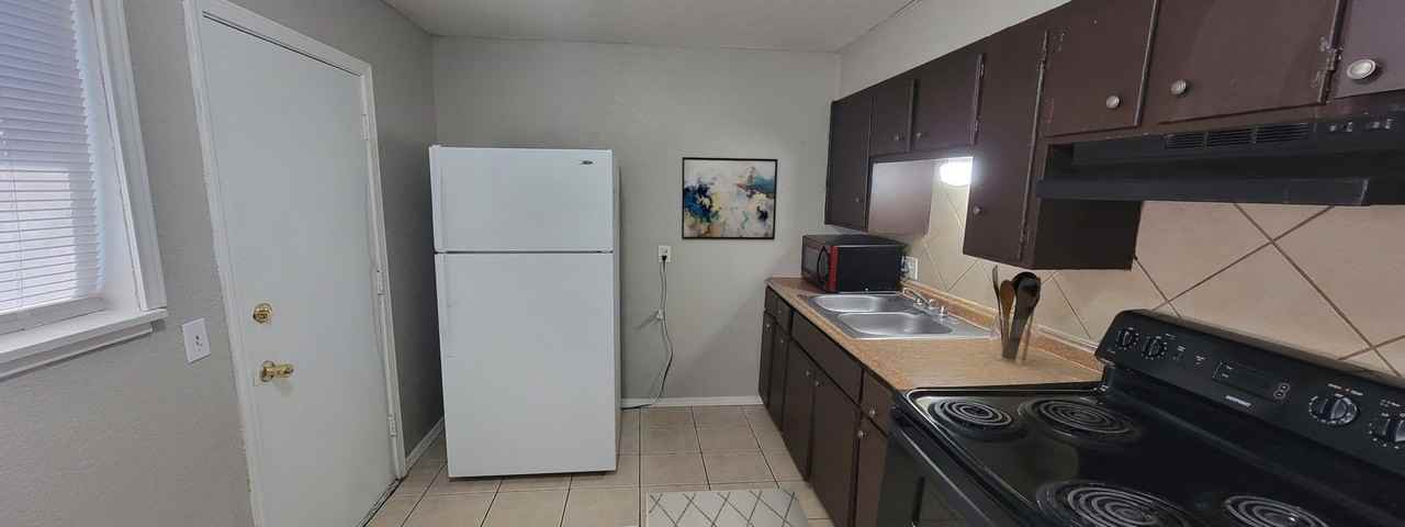 Nelson Street Apartments - Photo 2 of 4