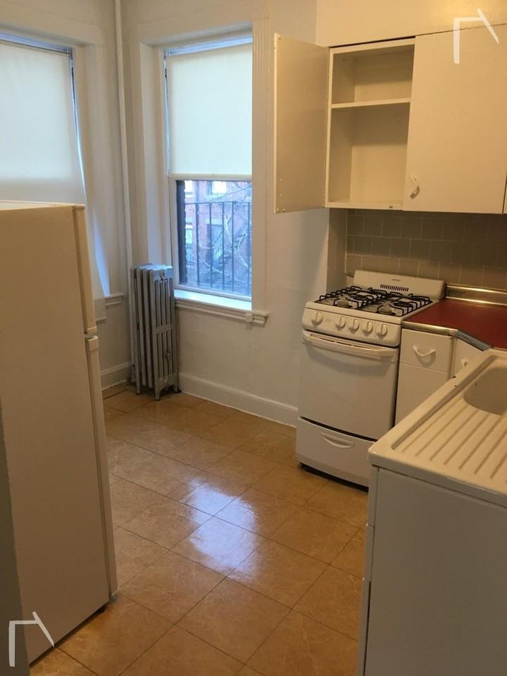 28 Grove St - Photo 4 of 9