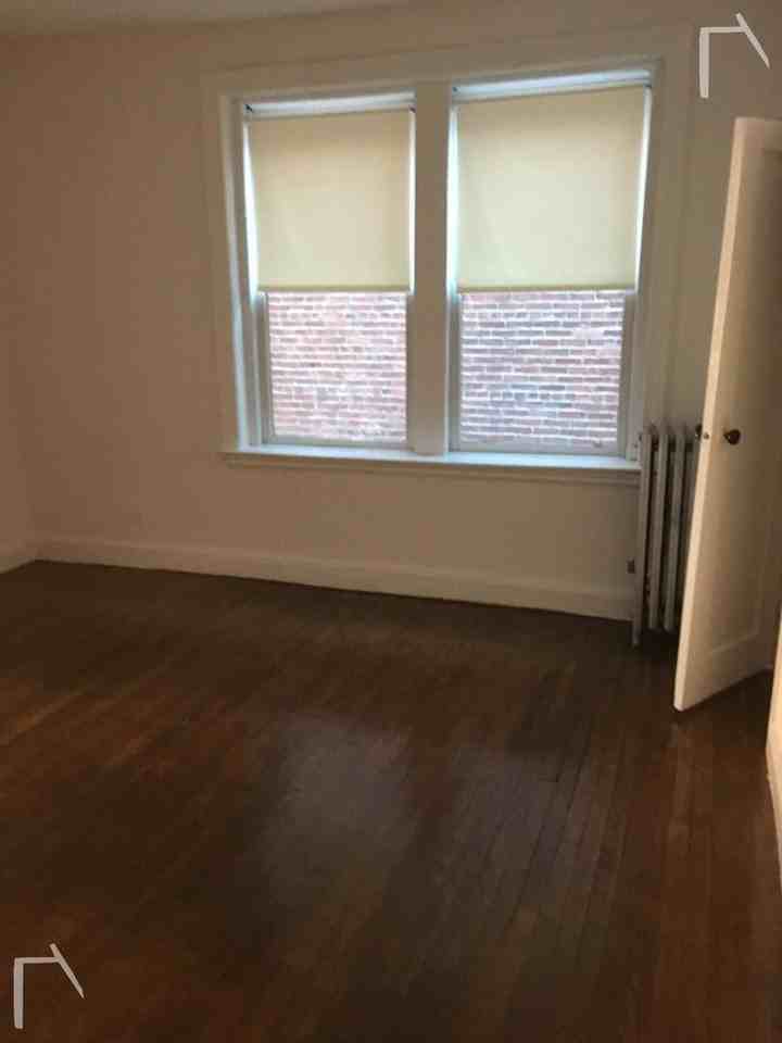 28 Grove St - Photo 7 of 9