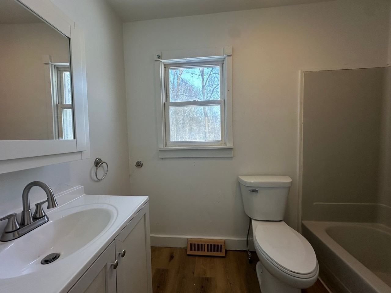 188 Roseneath Ave - Photo 6 of 12