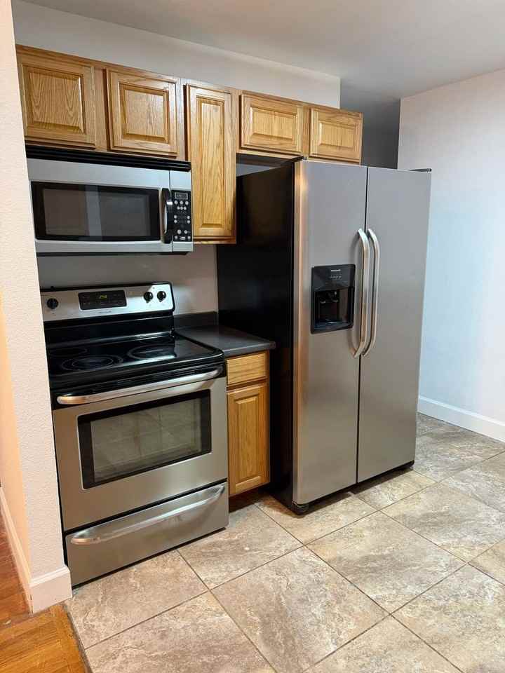 813 S Catalpa St - Photo 4 of 9