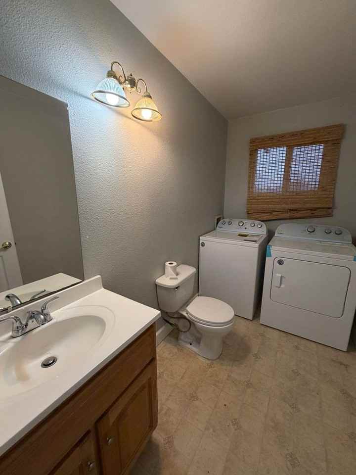 813 S Catalpa St - Photo 5 of 9