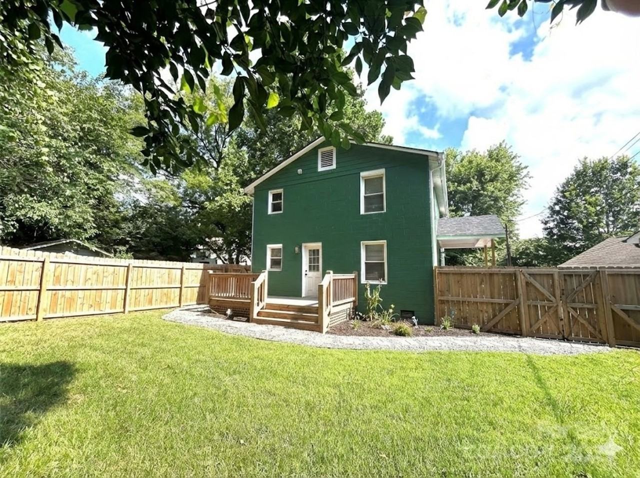 1034 Charles Ave - Photo 3 of 11