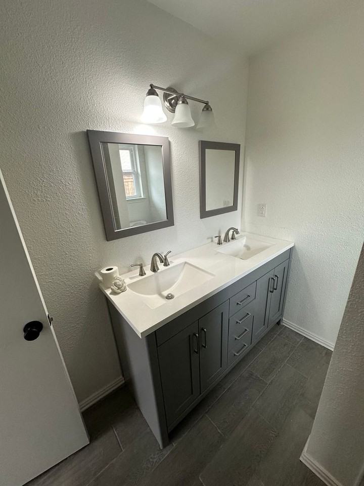 2404 Henry Dr - Photo 3 of 17