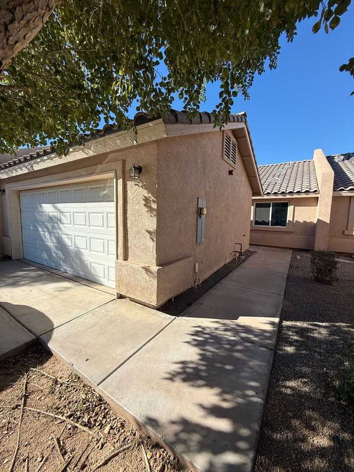 3038 S Todd Ave - Photo 2 of 18