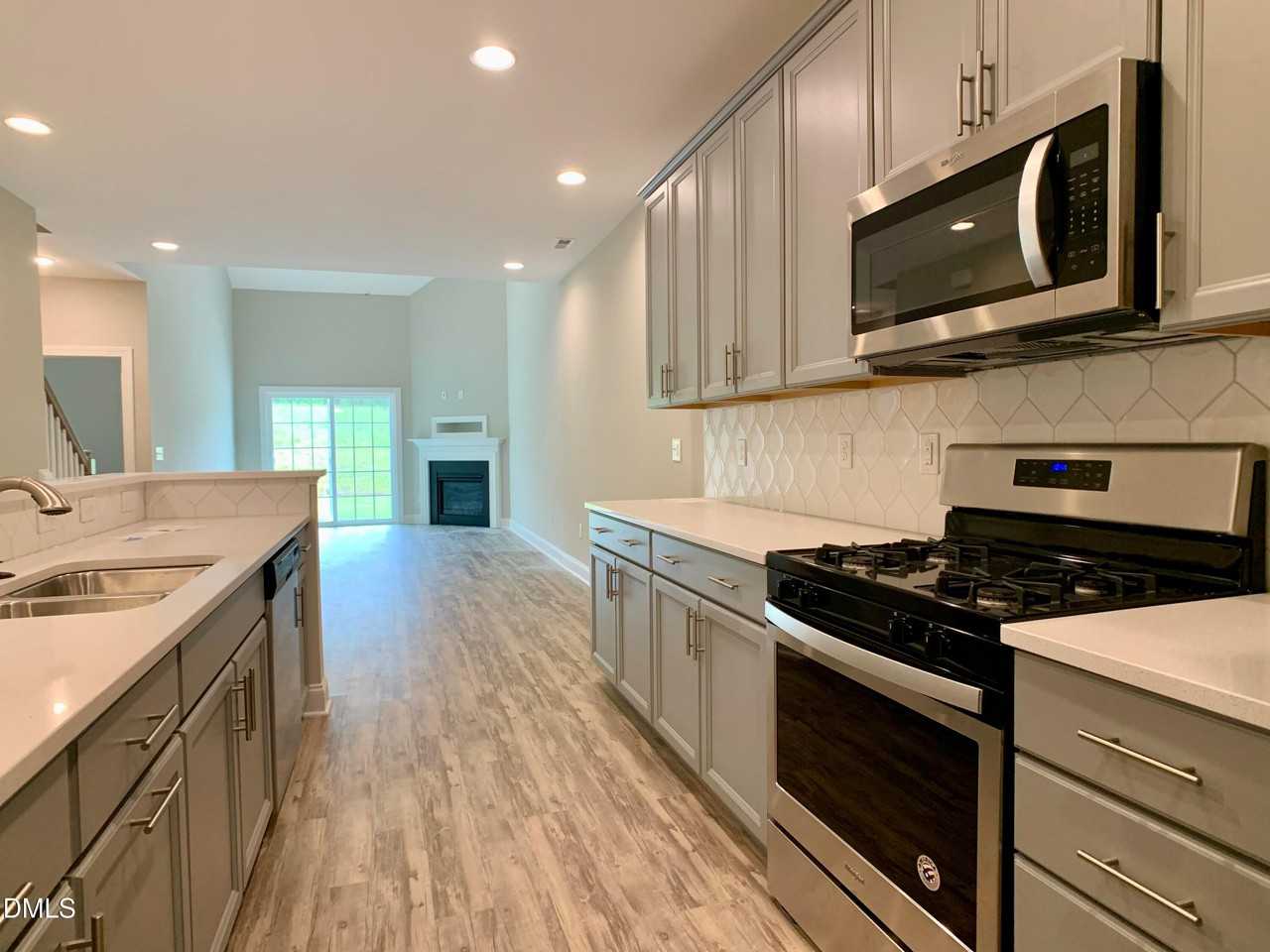 672 Barneswyck Dr - Photo 3 of 25