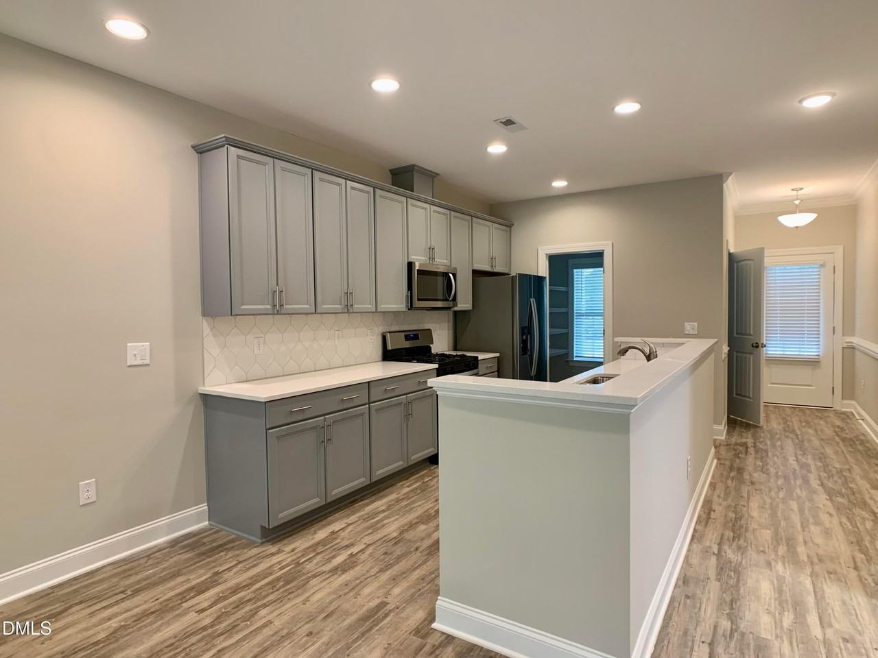 672 Barneswyck Dr - Photo 4 of 25