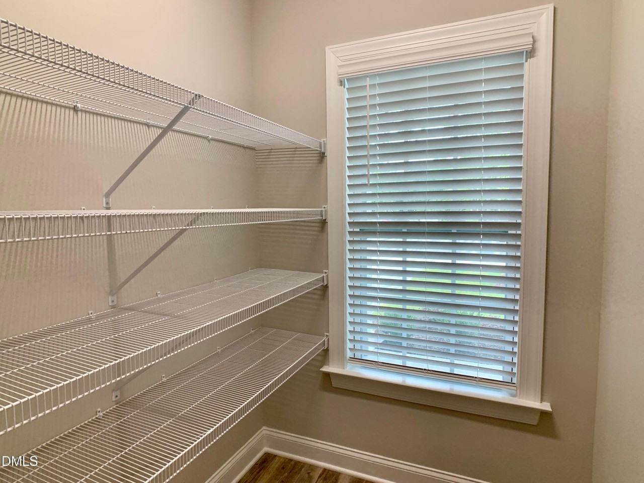 672 Barneswyck Dr - Photo 5 of 25