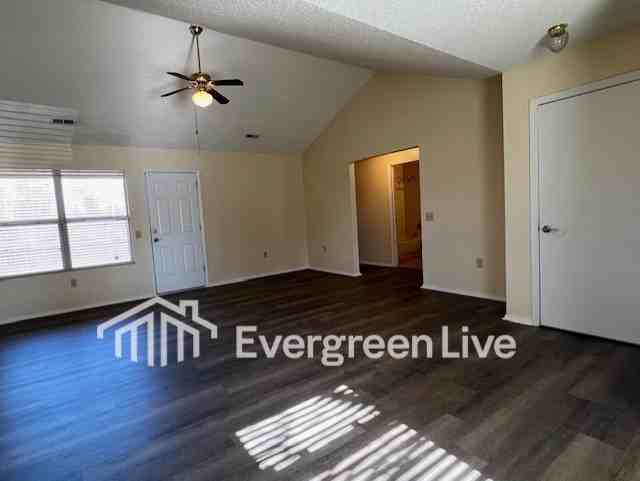 103 Jardin Ct - Photo 5 of 17