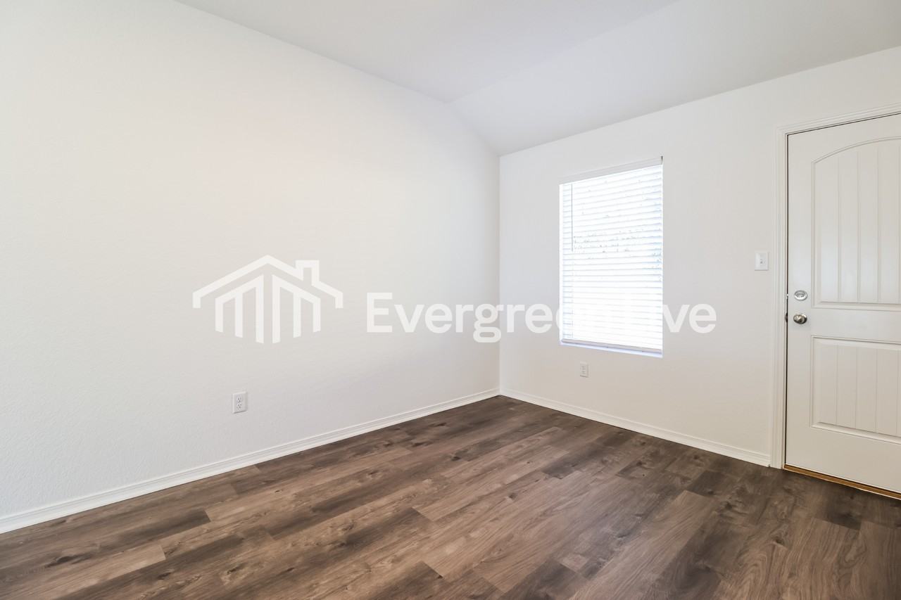 121 Jasmine Ct - Photo 6 of 16