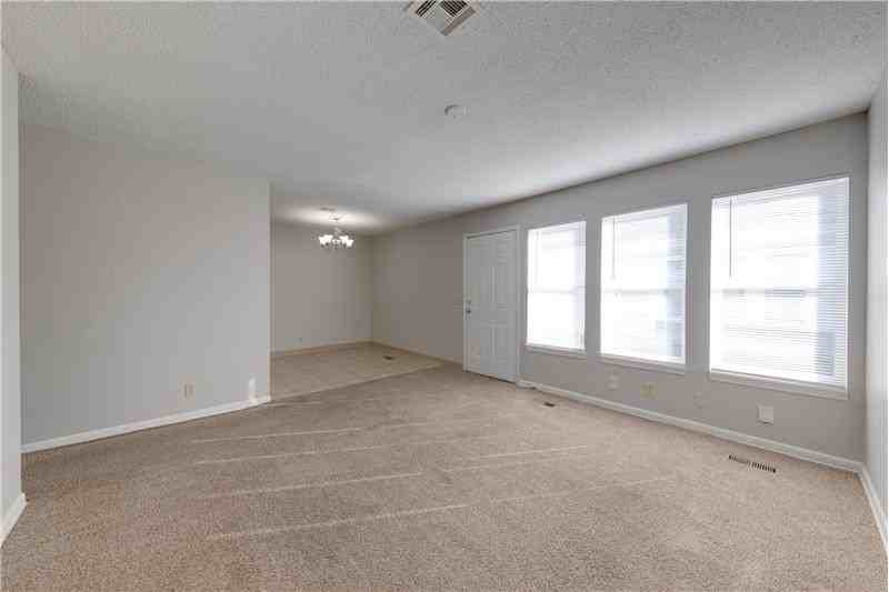 1916 S Hiram St - Photo 3 of 15