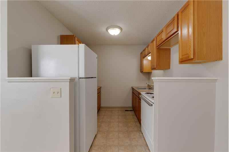 1916 S Hiram St - Photo 4 of 15