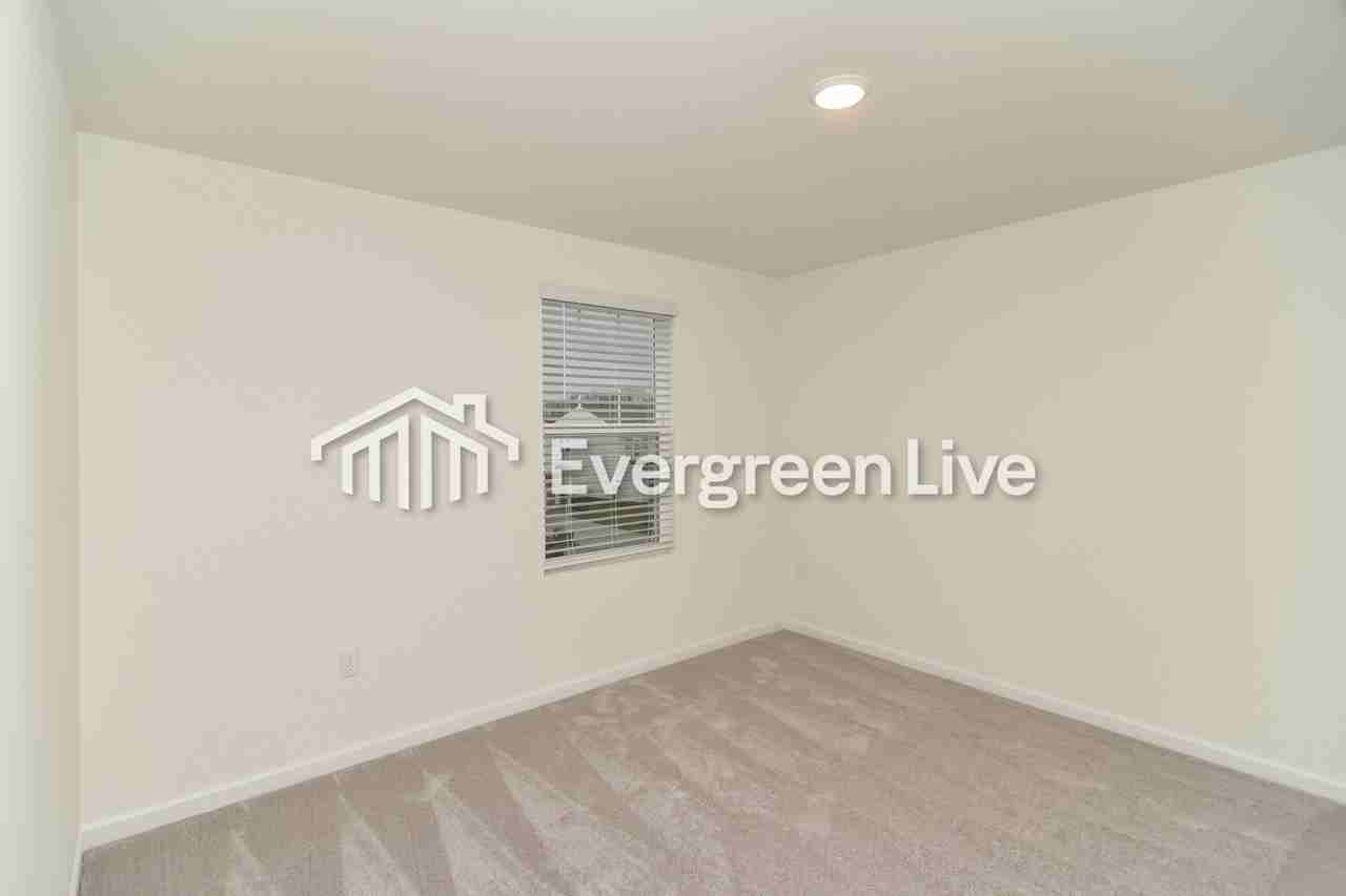 1064 Large Poppy Dr - Photo 3 of 15