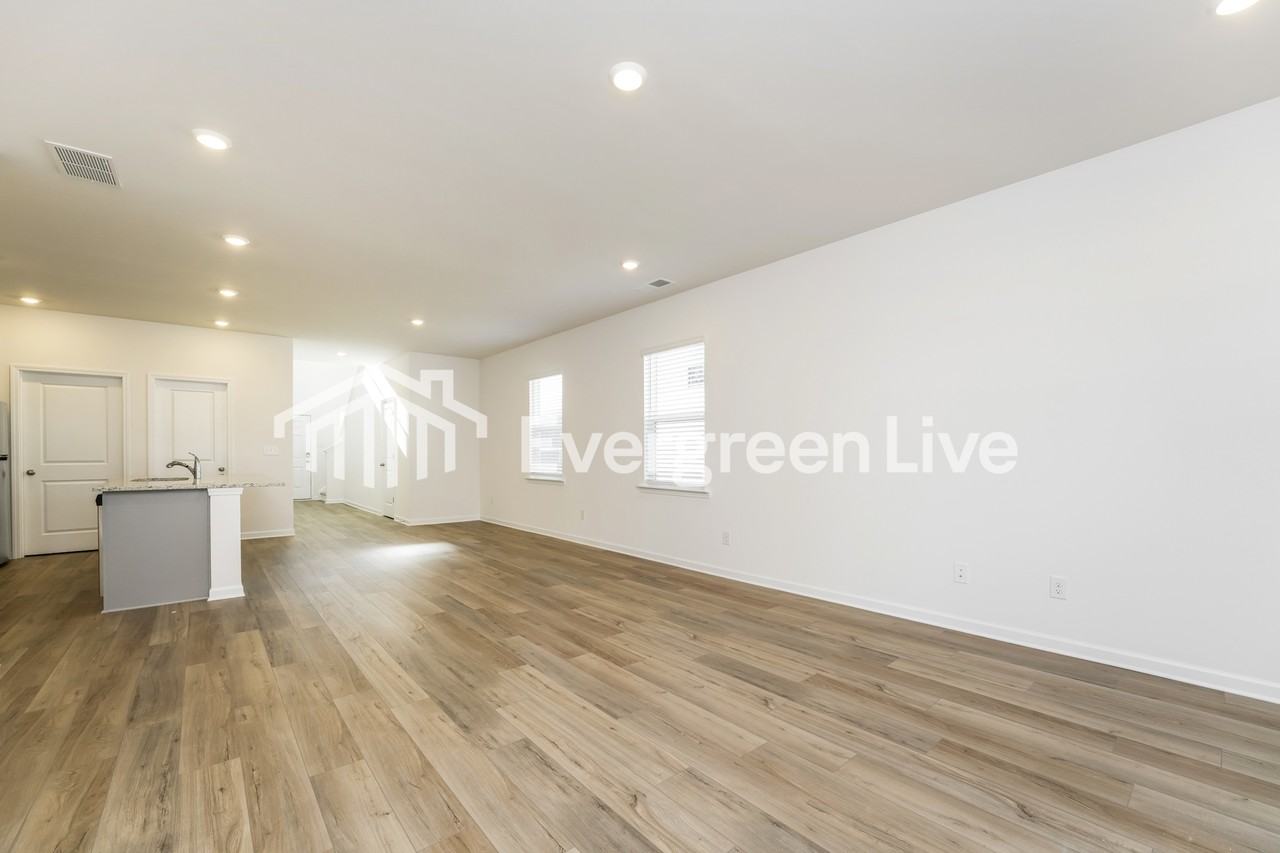 1809 Holmsey Cir - Photo 4 of 11