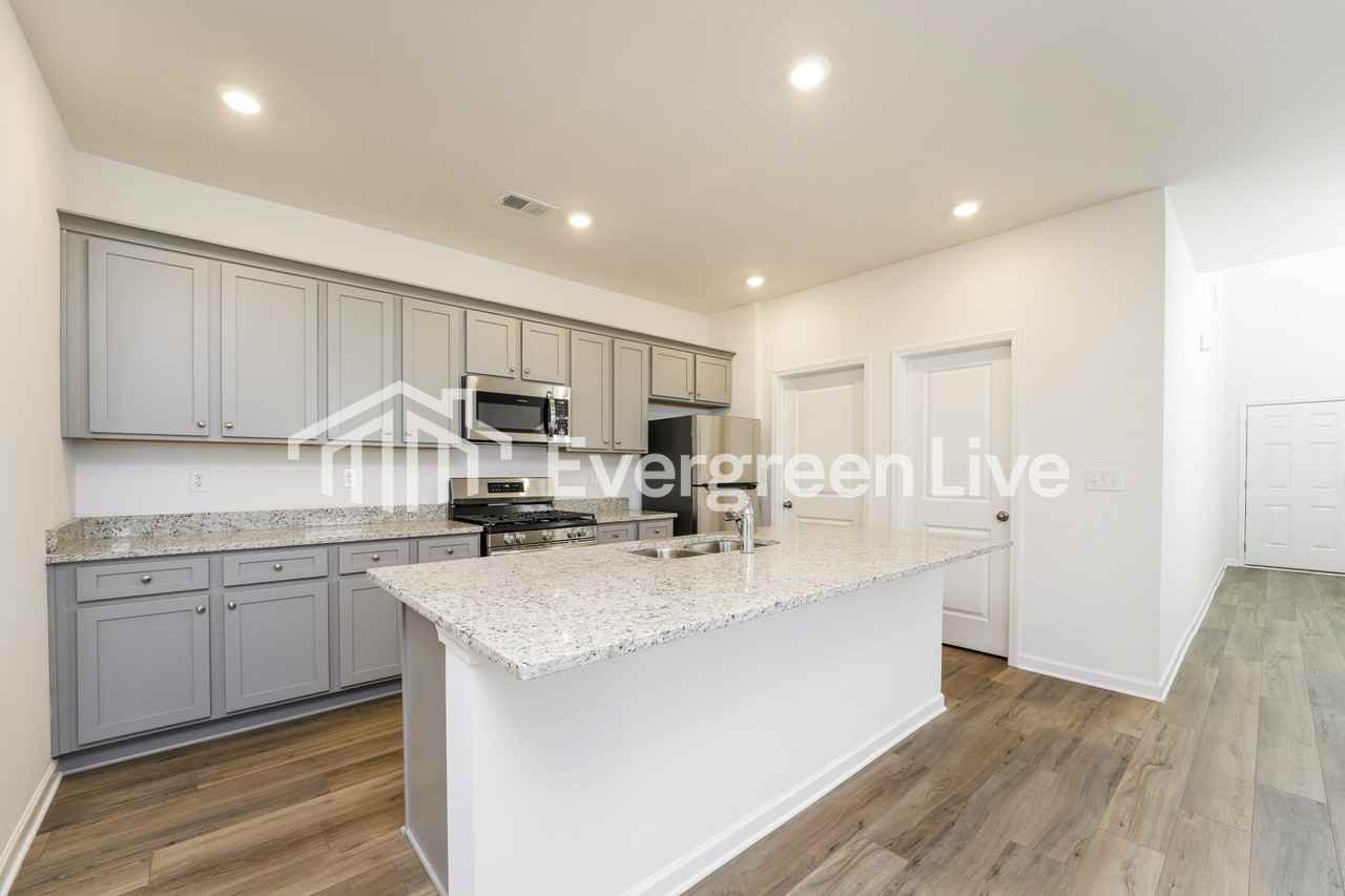 1809 Holmsey Cir - Photo 5 of 11