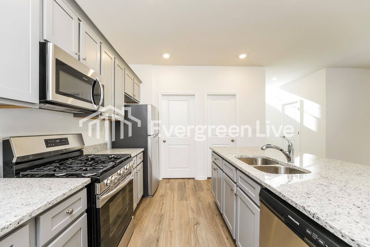 1809 Holmsey Cir - Photo 6 of 11