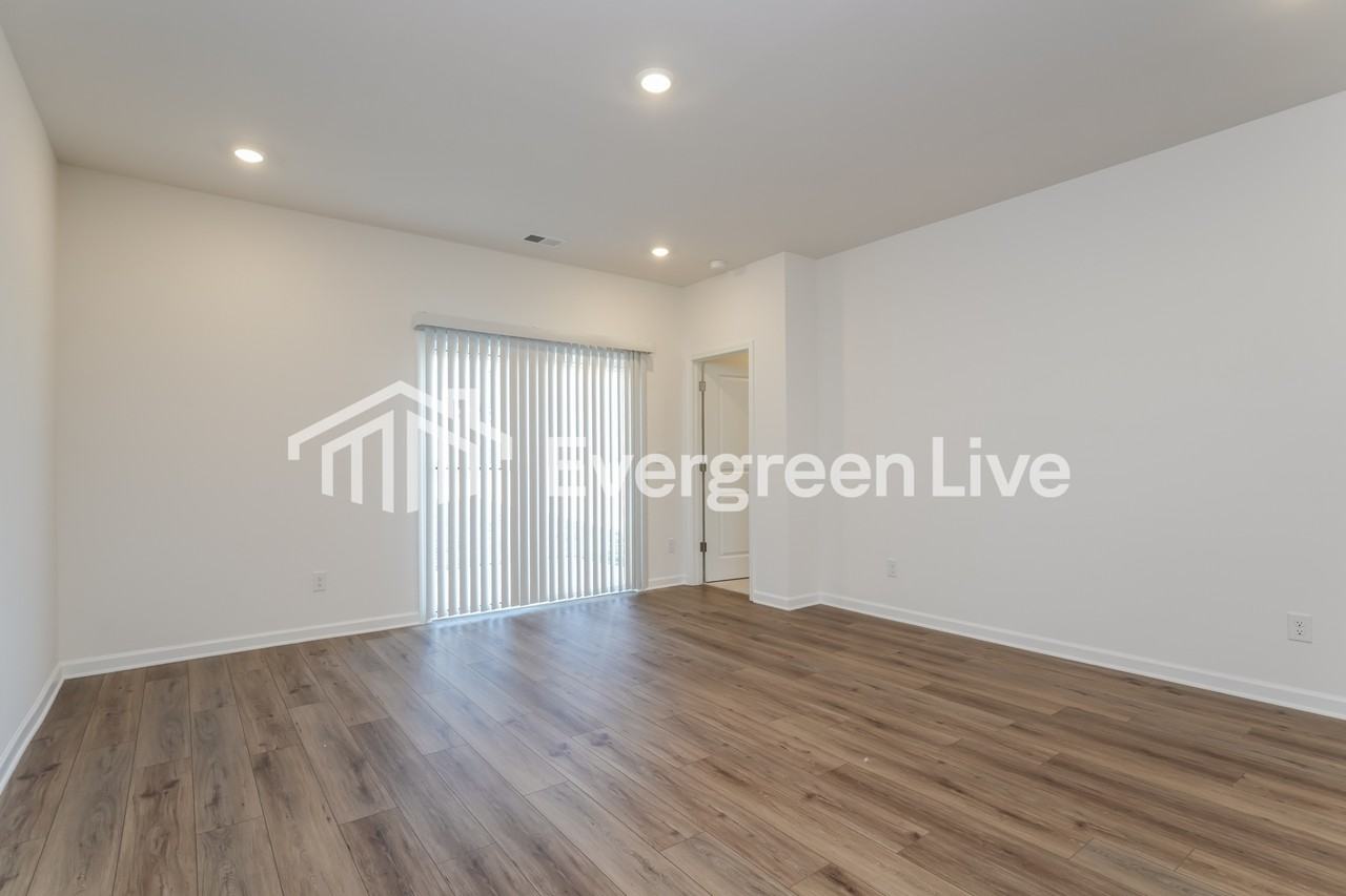 1813 Holmsey Cir - Photo 4 of 11