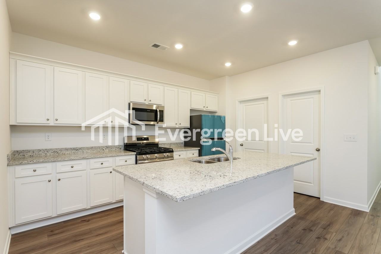 1813 Holmsey Cir - Photo 5 of 11