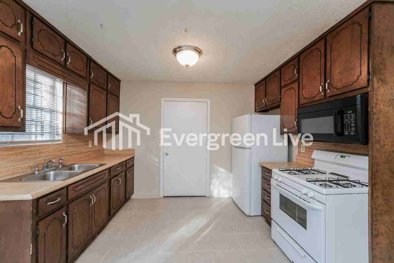 5355 Bleckley Ct - Photo 5 of 10