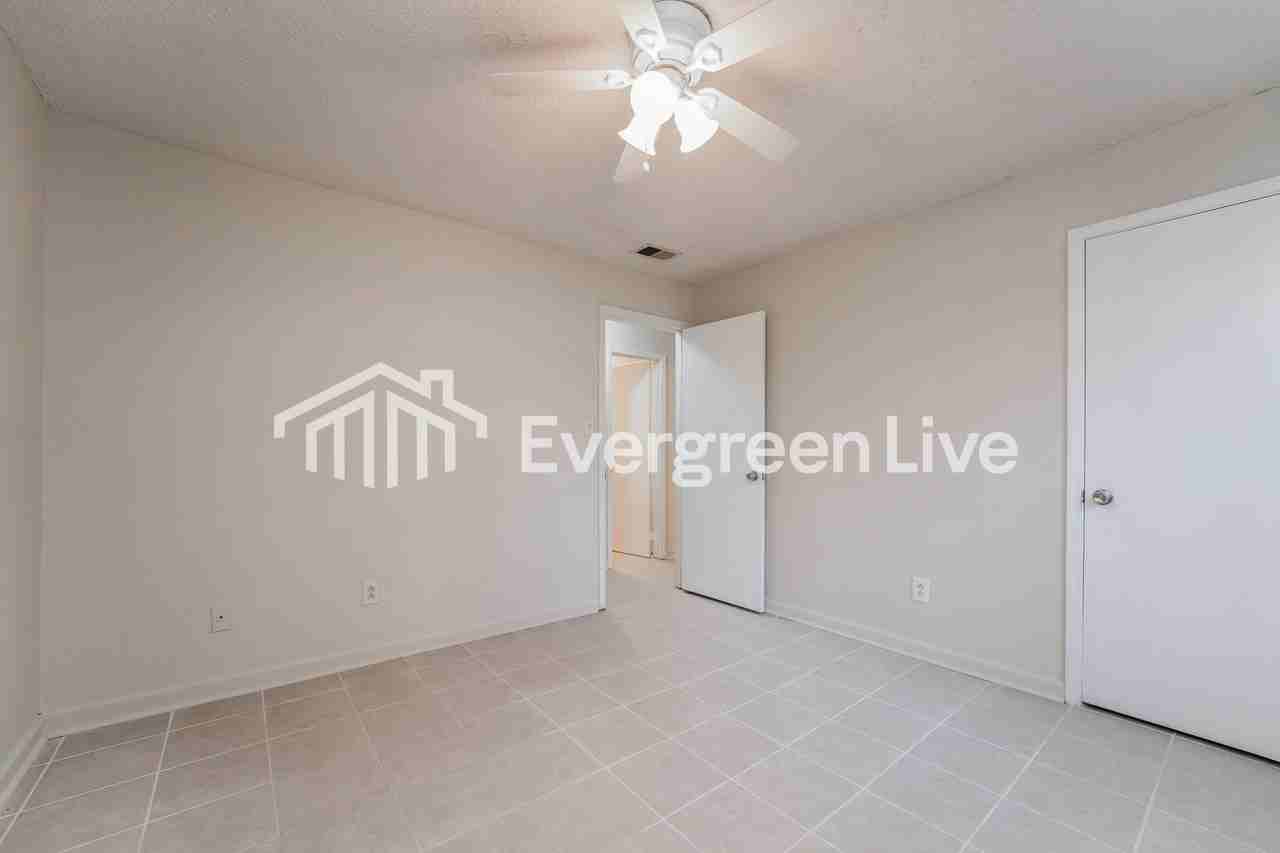 5355 Bleckley Ct - Photo 6 of 10